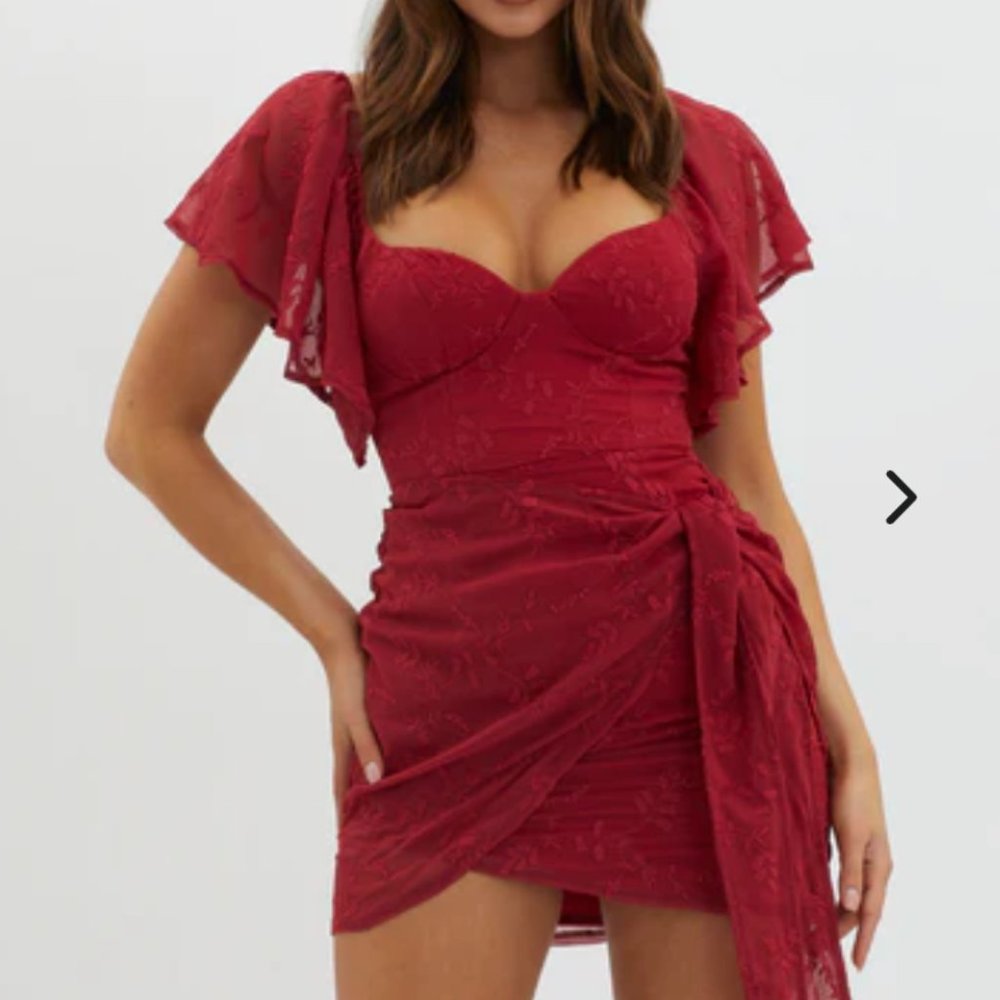 NWT! SELFIE LESLIE: APHRODITE MOLDED BUST ANGEL SLEEVE WRAP DRESS EMBROIDERED